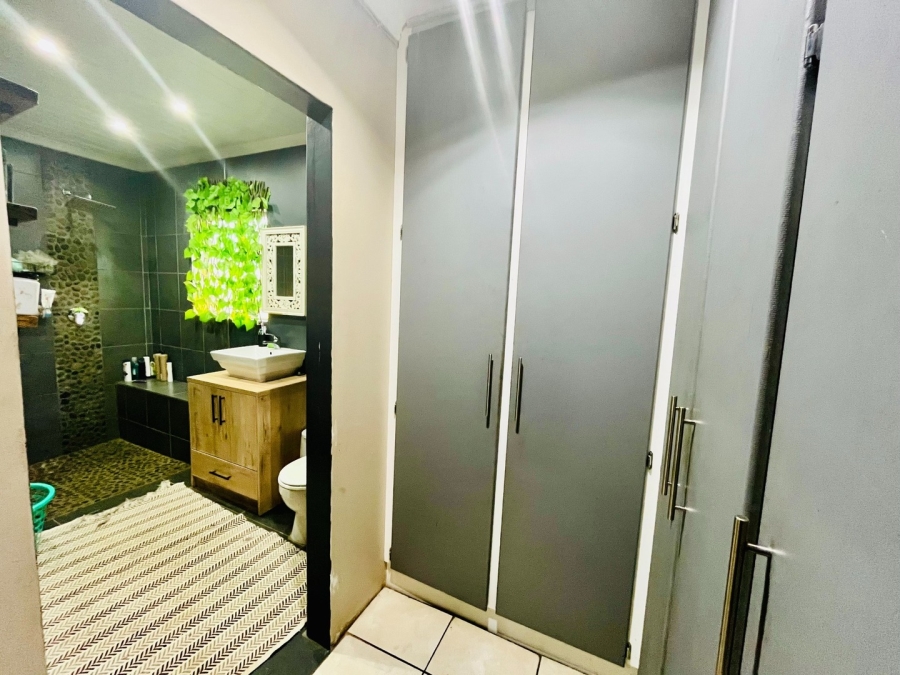 8 Bedroom Property for Sale in Ribblesdale Free State